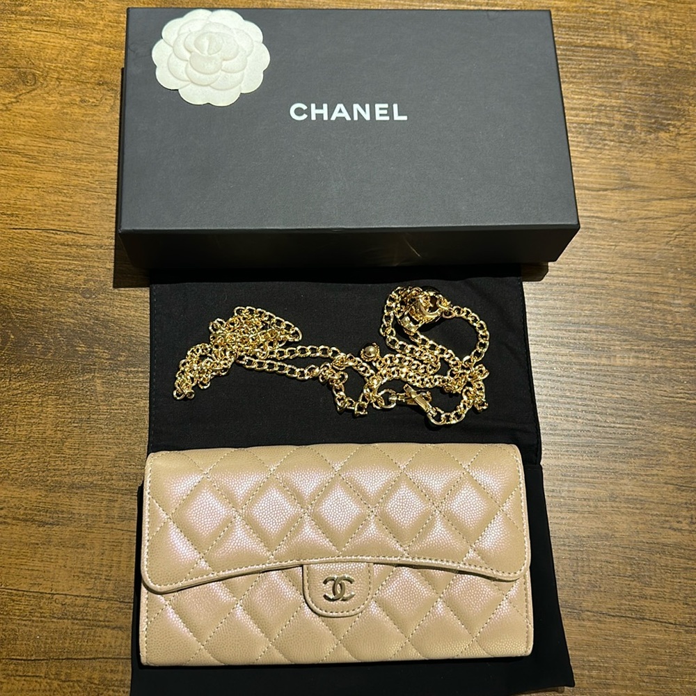 NEW Chanel Beige/Pink Chain Wallet